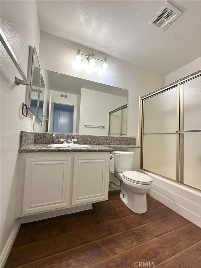 Bathroom 2 | Image 9
