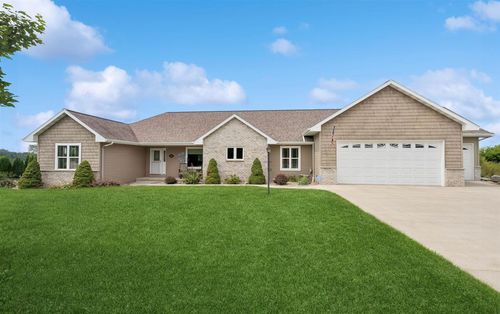 8425 Whispering Meadows Drive, CLAYTON, WI, 54947 | Card Image