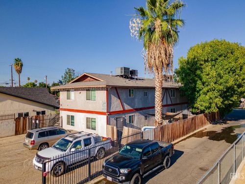 1102 Gage St, Bakersfield, CA, 93305 | Card Image