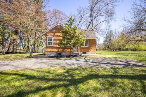 644 Gilbert Ave, Pearl River, NY, 10965-3321 | Card Image