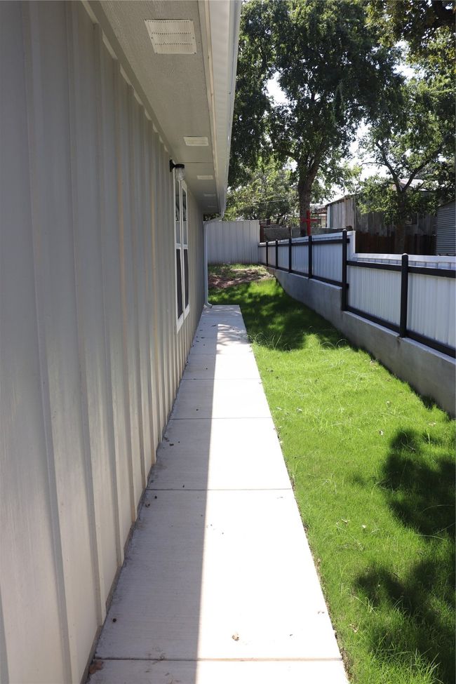 324 W Labadie Ave, House other with 3 bedrooms, 2 bathrooms and null parking in De Leon TX | Image 6