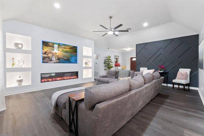 8518 Kerr Dr, House other with 3 bedrooms, 2 bathrooms and 2 parking in Tomball TX | Image 10