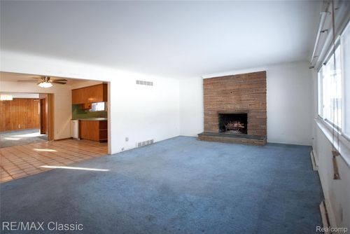 627 Sherbrooke St, Commerce Township, MI, 48382-3967 | Card Image