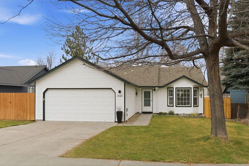 3041 Sw Salmon Ave, Redmond, OR, 97756-8004 | Card Image