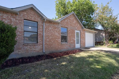 624 Black Hills Dr, Burleson, TX, 76028-7303 | Card Image