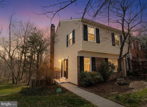 8318 Uxbridge Ct, SPRINGFIELD, VA, 22151-1720 | Card Image