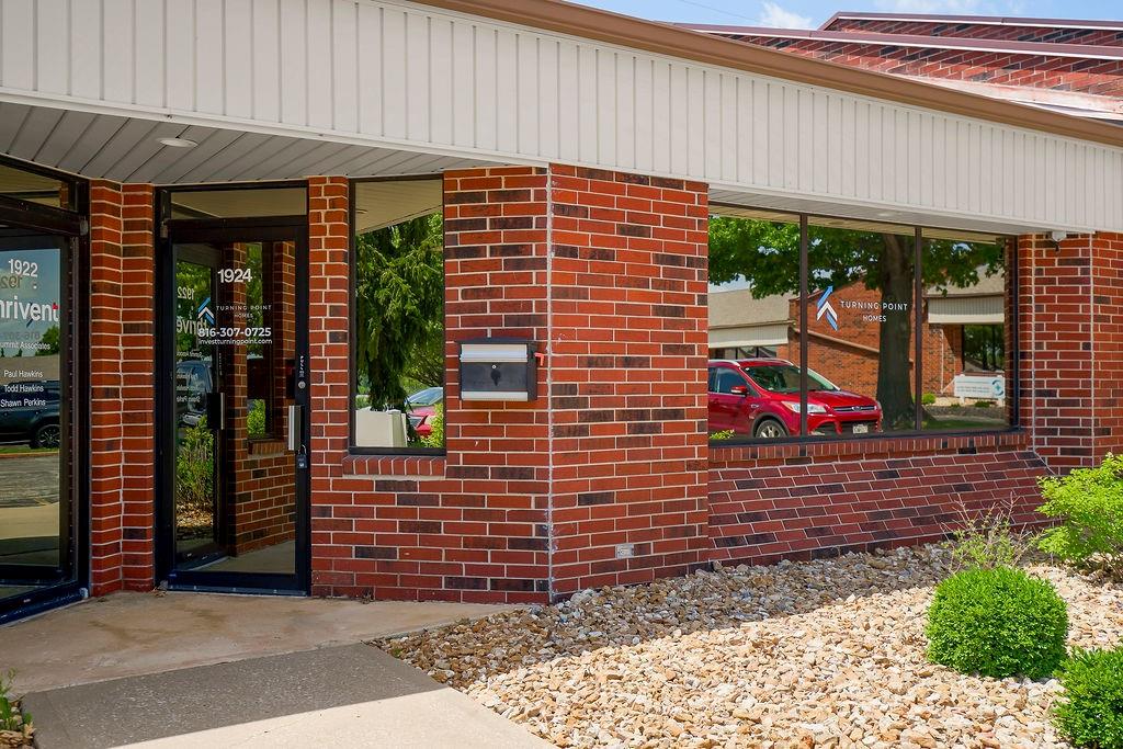 1924 Nw Copper Oaks Cir, Blue Springs, MO 64015