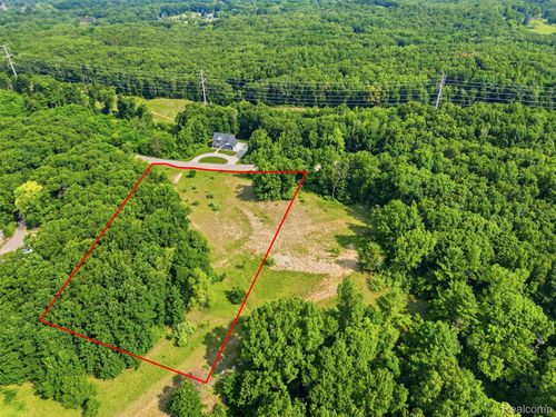 20 Grand Summit Dr, Fenton, MI, 48430 | Card Image