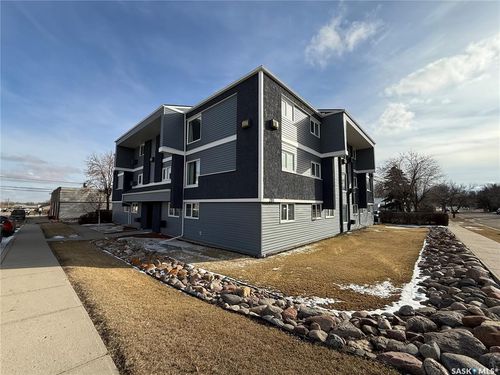 102-201 3rd Ave W, Kindersley, SK, S0L1S0 | Card Image