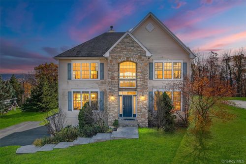 12 Heather Rdg, Highland Mills, NY, 10930-8320 | Card Image