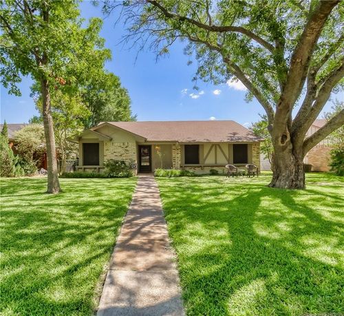 702 Shadybrook Ln, Seagoville, TX, 75159-1242 | Card Image