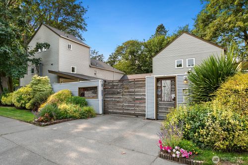 3-3406 W Government Way, Seattle, WA, 98199-1335 | Card Image