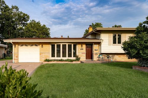 5639 N Manor Ln, CHICAGO, IL, 60631-2920 | Card Image