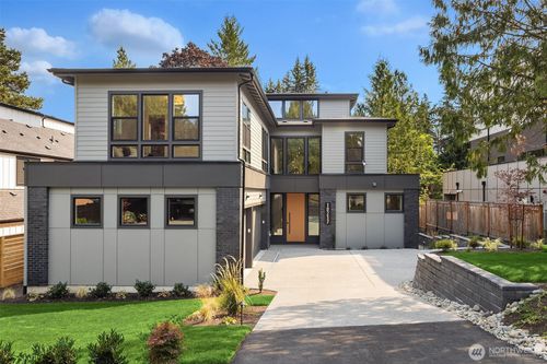 10217 Ne 24th St, Bellevue, WA, 98004-2205 | Card Image