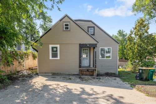 321 Beachview Dr, Round Lake Beach, IL, 60073-2605 | Card Image