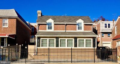 242 Glendale Road, Townhouse with 4 bedrooms, 2 bathrooms and null parking in UPPER DARBY PA | Image 1