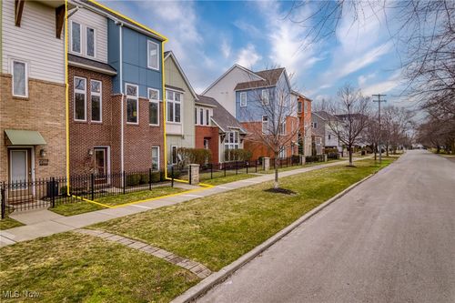 2280 City View Dr, Cleveland, OH, 44113-4546 | Card Image