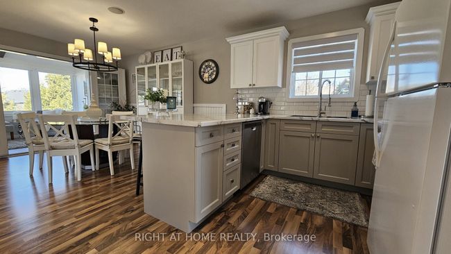 38 Madawaska Trail, House other with 3 bedrooms, 2 bathrooms and 3 parking in Wasaga Beach ON | Image 6