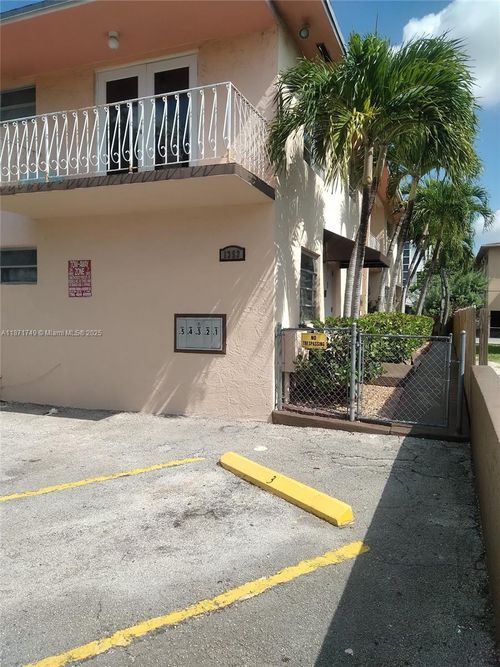 1353 Nw 5th St, Miami, FL, 33125-4738 | Card Image