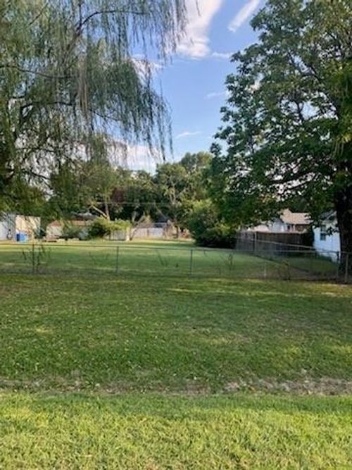 311 W Hunt St, Leonard, TX, 75452-2551 | Card Image