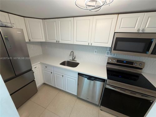 330-1000 West Ave, Miami Beach, FL, 33139-4759 | Card Image