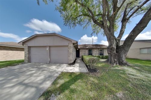 3446 Edgecreek Dr, Houston, TX, 77066-5512 | Card Image