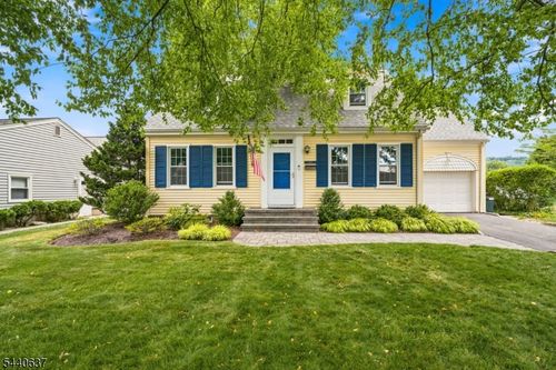 688 Greenbrook Rd, North Plainfield, NJ, 07063-1670 | Card Image