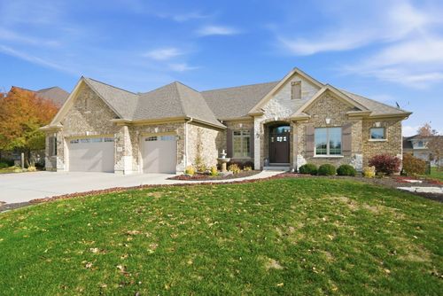 202 Dutch St, Sandwich, IL, 60548-7077 | Card Image