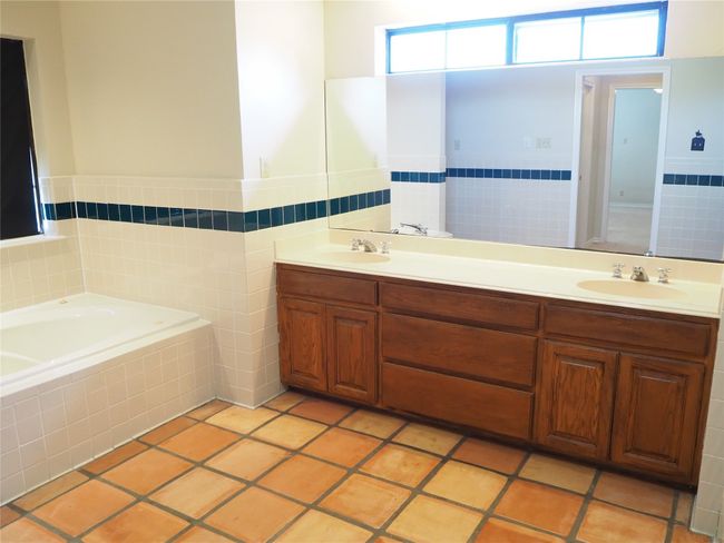 8016 Lights Ranch Rd, Home with 5 bedrooms, 4 bathrooms and null parking in Pilot Point TX | Image 32