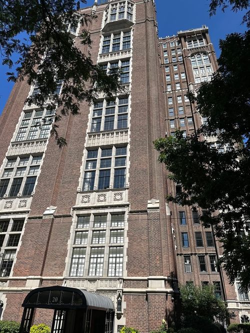 apt-2c-20 E Cedar St, Chicago, IL, 60611-1149 | Card Image