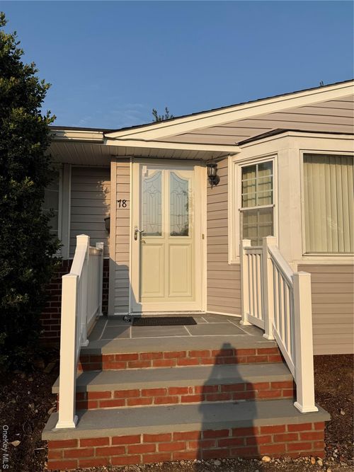 78 Vassar Ln, Hicksville, NY, 11801-3410 | Card Image