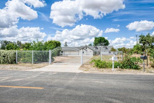 16564 Monreal Rd, Madera, CA, 93636-8239 | Card Image