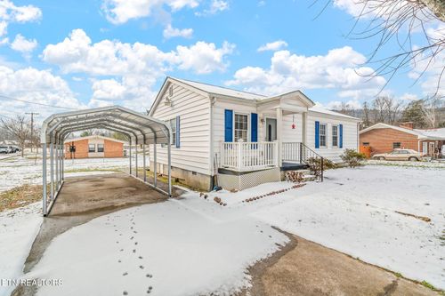 915 Vivian Ave, Rocky Top, TN, 37769-2340 | Card Image