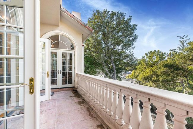 11 La Strada Ct, House other with 5 bedrooms, 5 bathrooms and 2 parking in Burlingame CA | Image 13