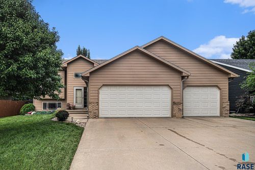 607 Falcon Ave, Harrisburg, SD, 57032-2072 | Card Image