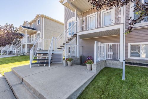 35 Somerset Lane Se, Medicine Hat, AB, T1B0E5 | Card Image
