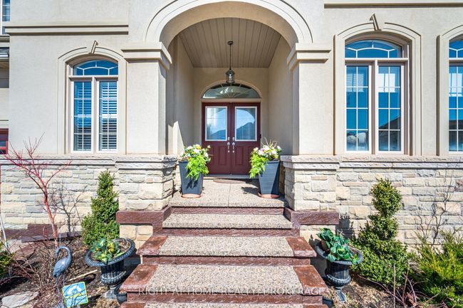 105 Royal Dr West, House other with 6 bedrooms, 5 bathrooms and 4 parking in Brampton ON | Image 4