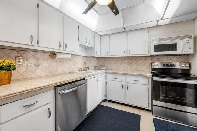 APT-1202 - 1400 S Ocean Dr, Condo with 2 bedrooms, 2 bathrooms and null parking in Hollywood FL | Image 19