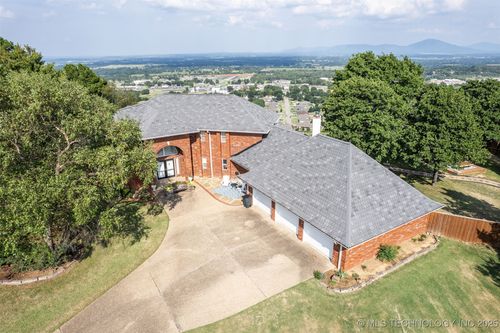 411 Wincrest Cir, Poteau, OK, 74953-5443 | Card Image