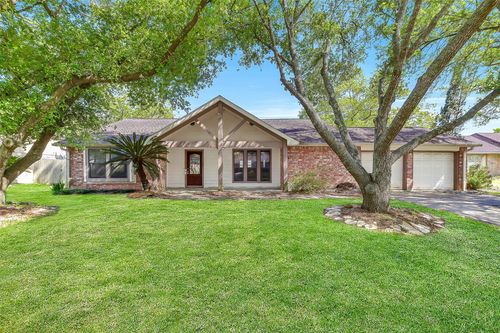 1116 W Castlewood Ave, Friendswood, TX, 77546-5330 | Card Image