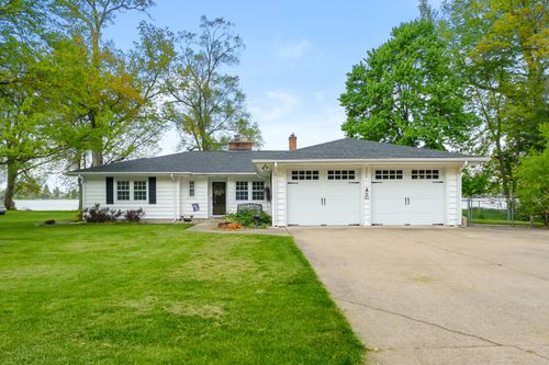 8239 W Long Lake Dr, Kalamazoo, MI, 49048-5526 | Card Image