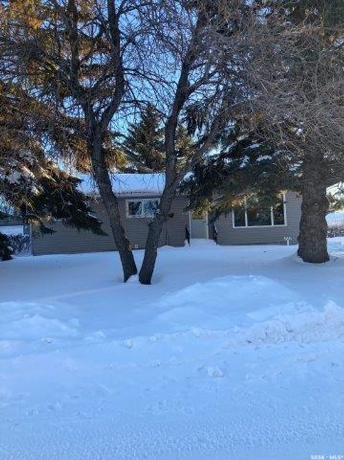 212 4th St Ne, Ituna, SK, S0A1N0 | Card Image