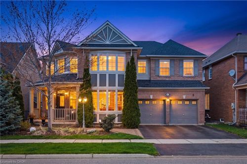 2295 Glazebrook Cir, Oakville, ON, L6M5B5 | Card Image