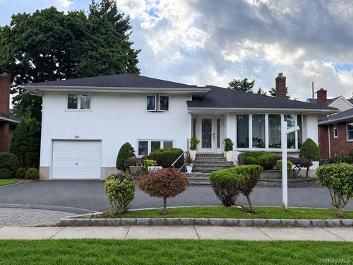 118 Leahy St, Jericho, NY, 11753-1618 | Card Image