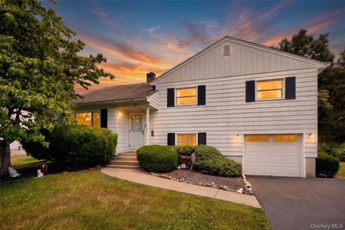 8 Abbie Lane, Hyde Park, NY, 12538 | Card Image