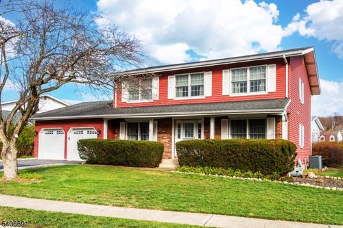 3 Agawam Dr, Wayne, NJ, 07470-2061 | Card Image