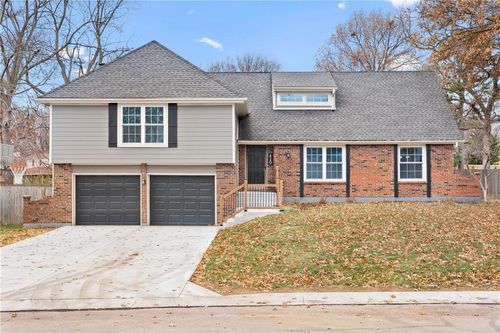 410 Se Richardson Place, Lee's Summit, MO, 64063 | Card Image