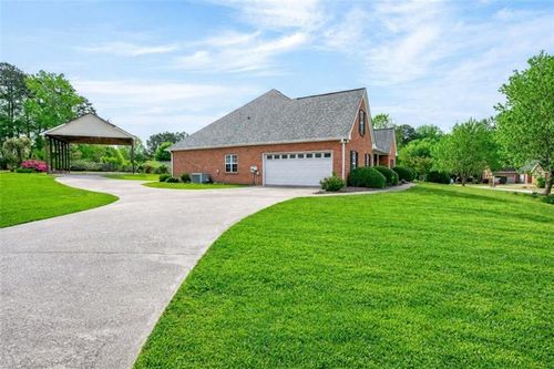 3057 Biltmore Woods Dr, Buford, GA, 30519-6797 | Card Image