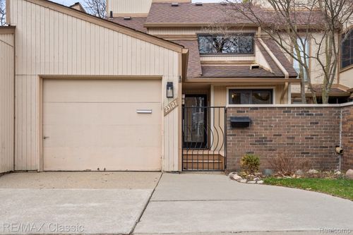 23127 Farmington Rd, Farmington, MI, 48336-3922 | Card Image