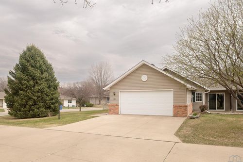 1335 4th Ave Se, Le Mars, IA, 51031-2859 | Card Image